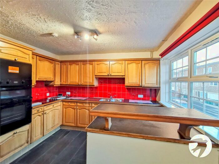 4 Bedroom House To Rent In St. Edmunds Close, Thamesmead, DA18