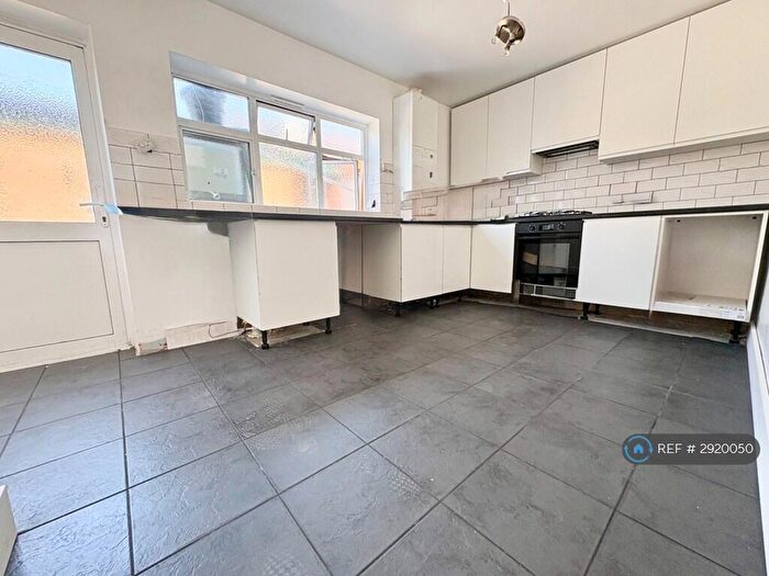 4 Bedroom Flat To Rent In Holloway, London, N19