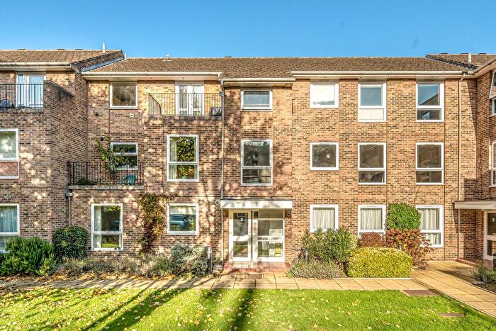 2 Bedroom Flat To Rent In Arragon Road, Twickenham, TW1