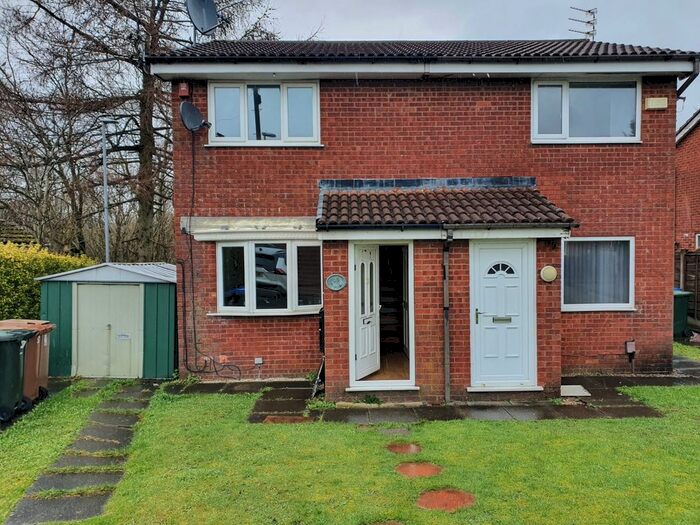 2 Bedroom Semi-Detached House To Rent In Higher Wheat Lane, Rochdale, OL16