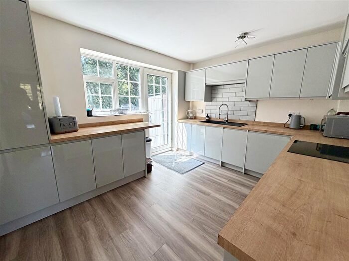 2 Bedroom Terraced House For Sale In Bluebell Lane, Creekmoor, BH17 - Photo 2