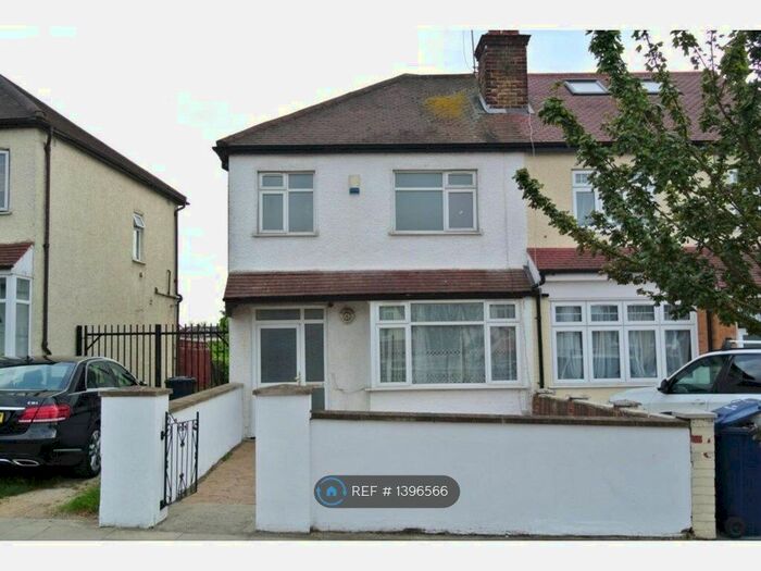 3 Bedroom End Of Terrace House To Rent In Hill Rise, Greenford, UB6