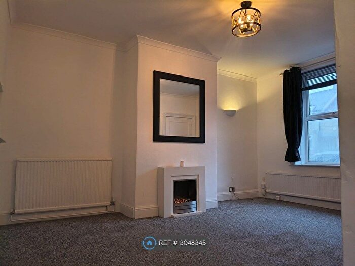 2 Bedroom End Of Terrace House To Rent In Quarmby Road, Huddersfield, HD3
