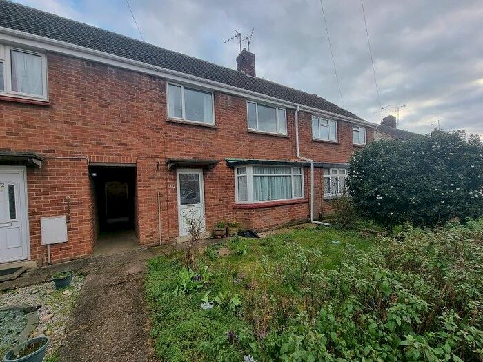 3 Bedroom Semi-Detached House To Rent In Balmoral Avenue, Rushden, Northamptonshire., NN10