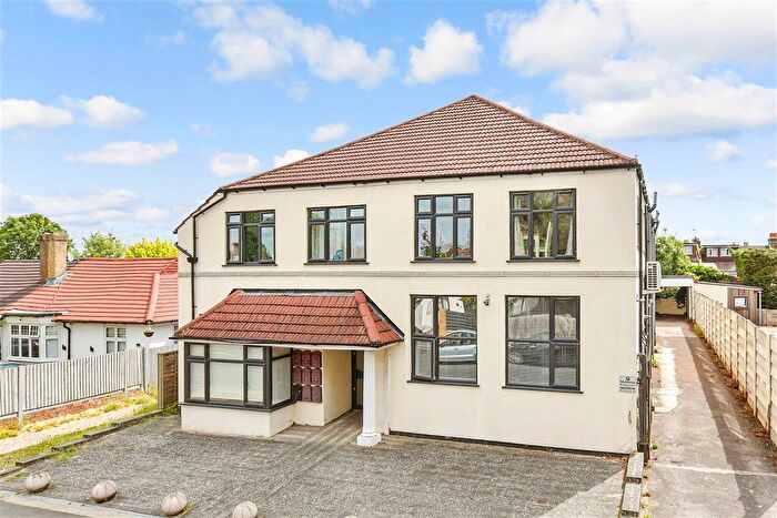 2 Bedroom Flat For Sale In Avenue Road, Sutton, Surrey, SM2