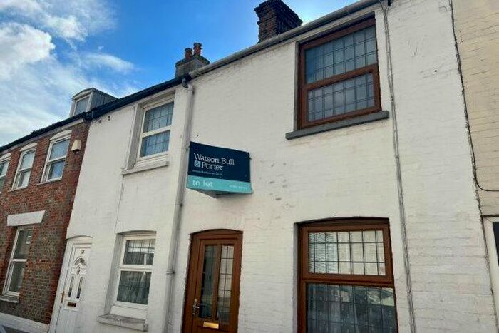 2 Bedroom Property To Rent In Pyle Street, Newport, PO30