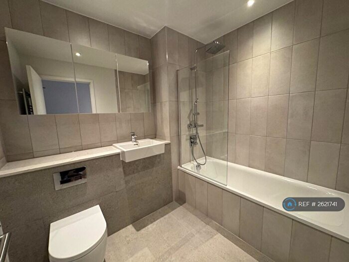 2 Bedroom Flat To Rent In Dantzic Street, Manchester, M4