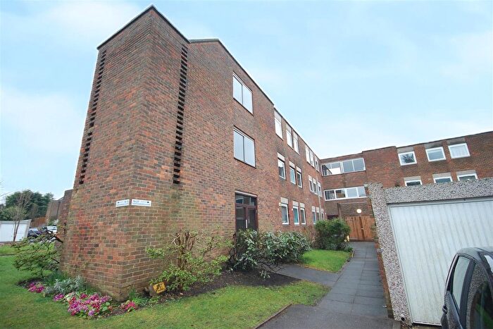 2 Bedroom Flat To Rent In Hawkesworth Close, Northwood, HA6