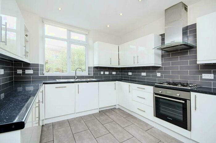 4 Bedroom Maisonette To Rent In Finchley Road, St John's Wood, London, NW8