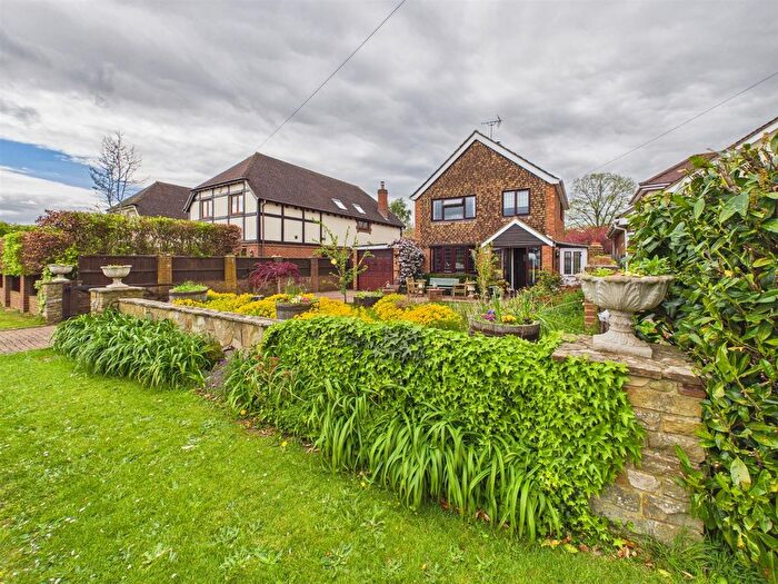 3 Bedroom Detached House For Sale In Woods Road, Caversham, Reading, RG4