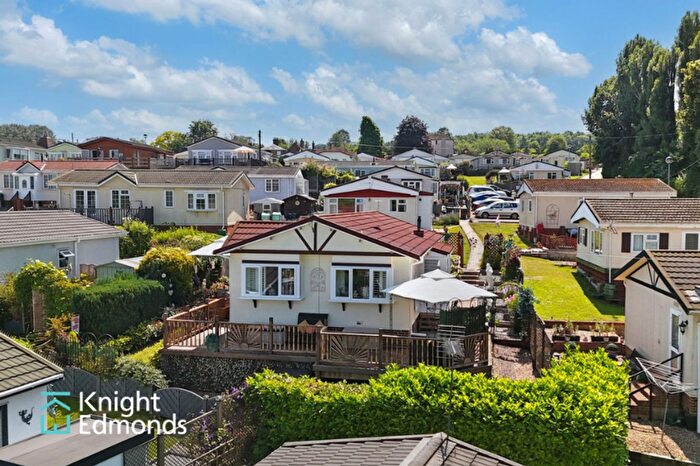 2 Bedroom Park Home For Sale In Lower Road, East Farleigh, ME15