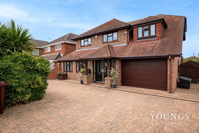 4 Bedroom Detached House For Sale In Church Parade, Canvey Island, SS8
