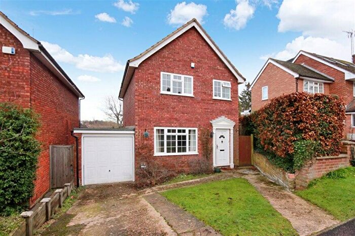 4 Bedroom Detached House To Rent In Park Rise, Harpenden, AL5