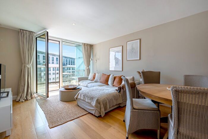 2 Bedroom Flat To Rent In Empire Square East, Empire Square, London, SE1