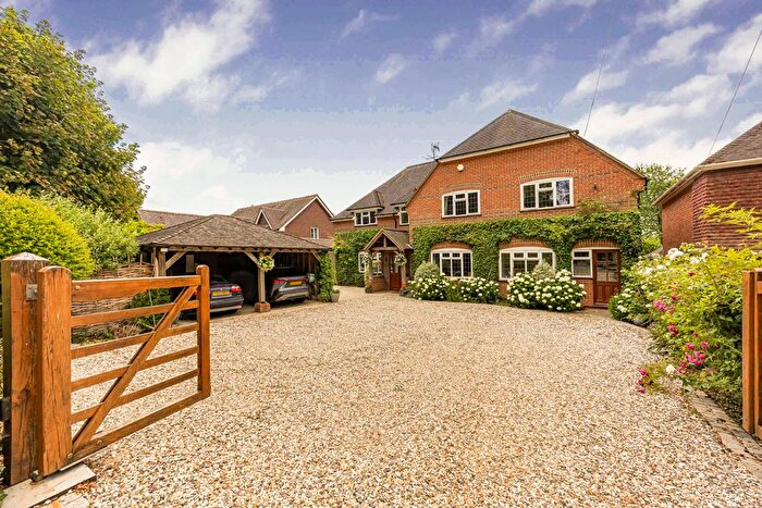 5 Bedroom Detached House For Sale In South Lumb, Upper Basildon, RG8