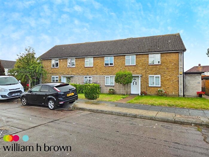 2 Bedroom Maisonette To Rent In Fyfield Road, Rainham, RM13