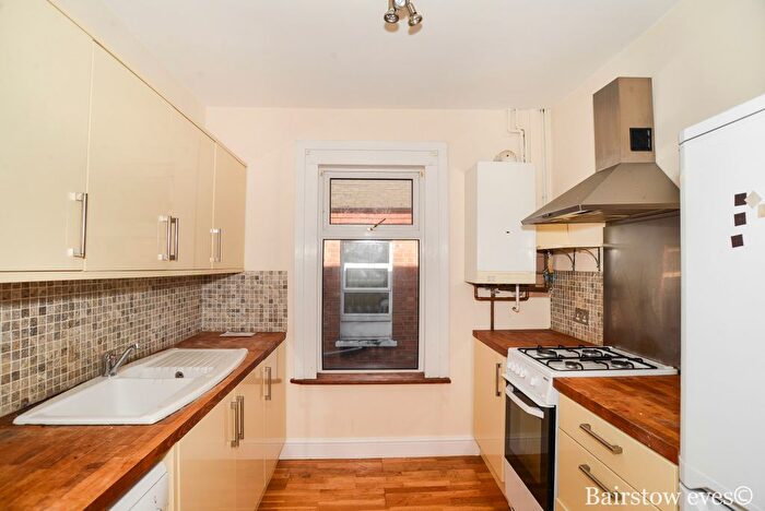 2 Bedroom Flat To Rent In Mersey Road, London, E17