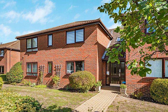 1 Bedroom Property For Sale In Greville Park Road, Ashtead, KT21