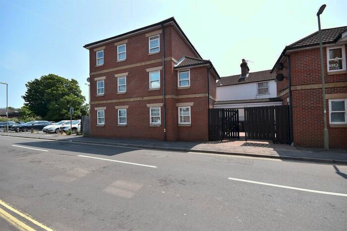 2 Bedroom Flat To Rent In Flat Wellesley Court, Waterloo Road, Havant, PO9