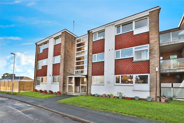 1 Bedroom Flat For Sale In Park Gardens, Christchurch, Dorset, BH23