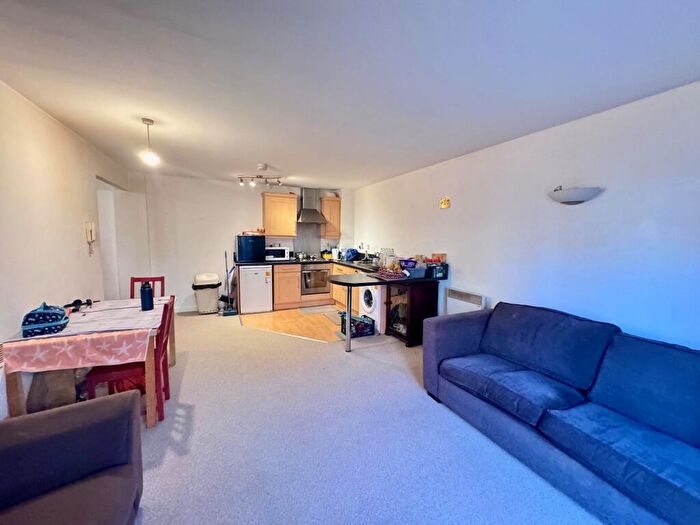2 Bedroom Apartment To Rent In Park West, City Centre, NG7