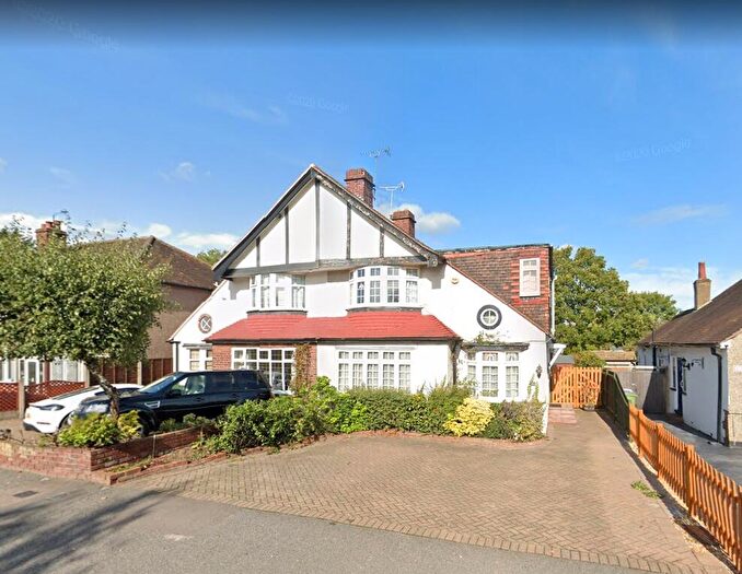 4 Bedroom Semi-Detached House To Rent In Faraday Avenue Sidcup, DA14