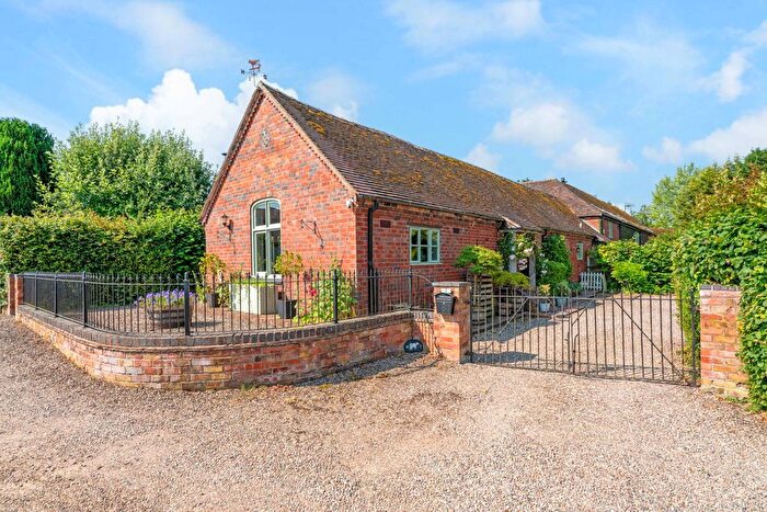 3 Bedroom Barn Conversion For Sale In Park Farm Barns, Oddingley, Droitwich, Worcestershire., WR9
