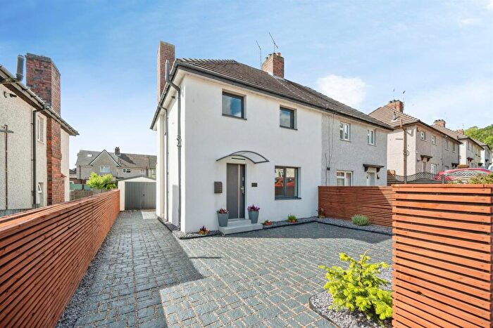 3 Bedroom Semi Detached House For Sale In Laburnum Road, Dudley, DY1