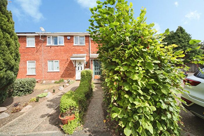 1 Bedroom Terraced House For Sale In Dunsmore Road, Luton, LU1