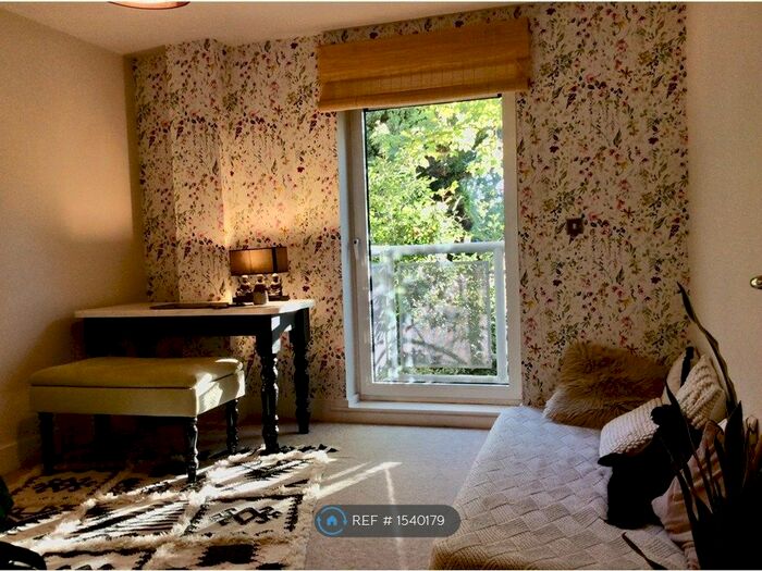 1 Bedroom Flat To Rent In Parkview House, Hampton Hill, Hampton, TW12