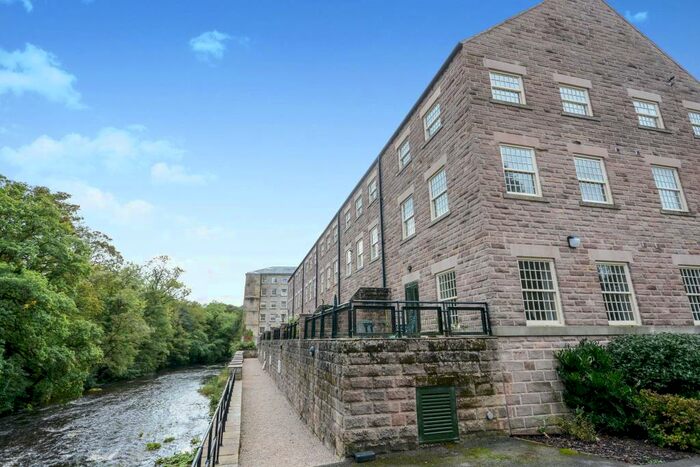2 Bedroom Flat To Rent In Riverside Court, Calver, Hope Valley, S32