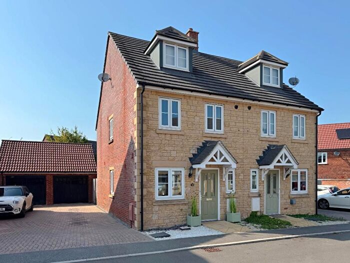 3 Bedroom Semi-Detached House For Sale In Fieldfare Way, Melksham, Wiltshire, SN12