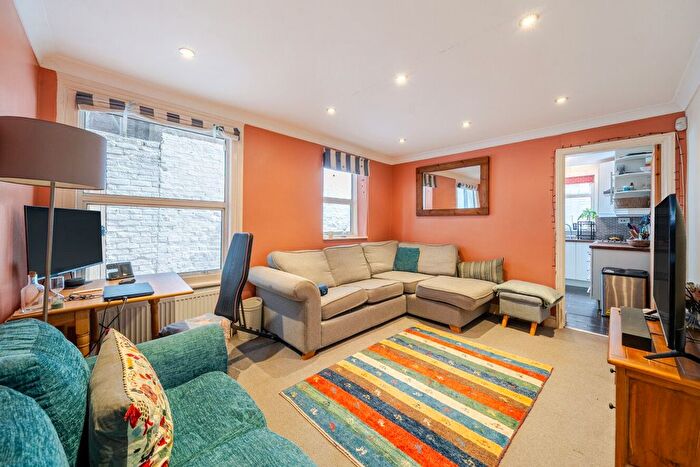 2 Bedroom Flat For Sale In Heyford Avenue, Oval, London, SW8