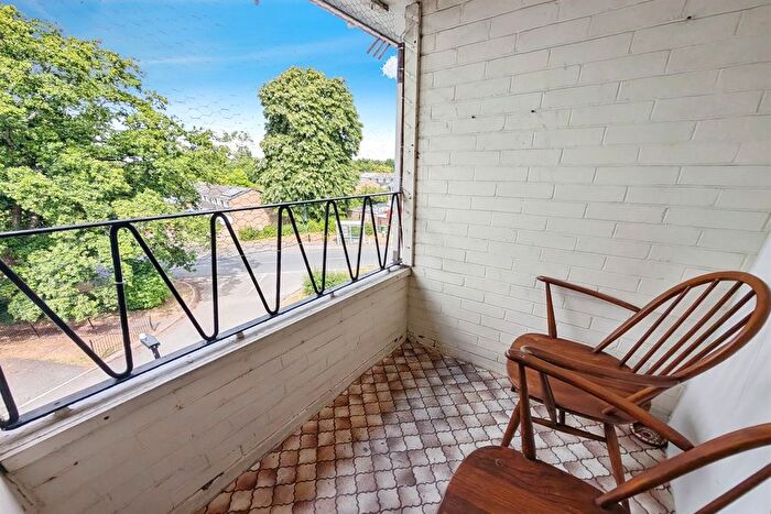 2 Bedroom Flat To Rent In Lower Brownhill Road, SO16