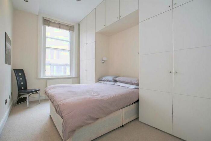 2 Bedroom Flat To Rent In Baker Street, Marylebone, London, W1U