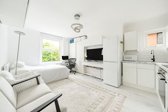 Studio For Sale In Surbiton, Surrey, KT6