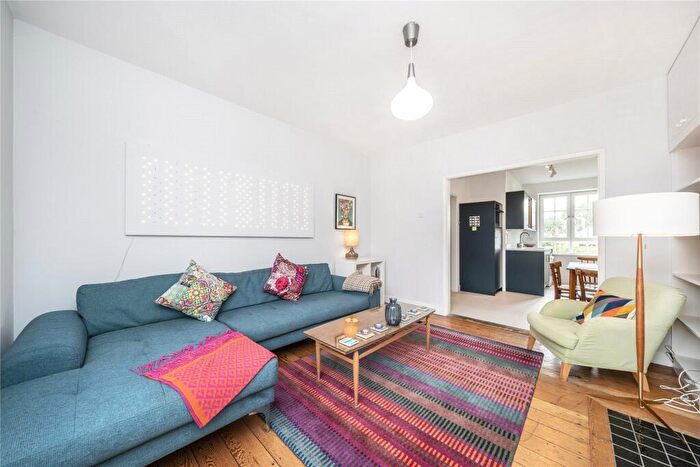 2 Bedroom Flat For Sale In Swingfield House, Templecombe Road, London, E9