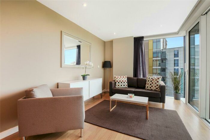 1 Bedroom Flat To Rent In Waterside Apartments, Goodchild Road, N4