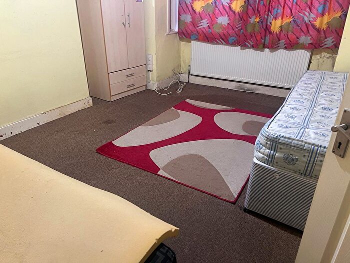 4 Bedroom Property To Rent In Victoria Avenue, Hounslow, Greater London, TW3