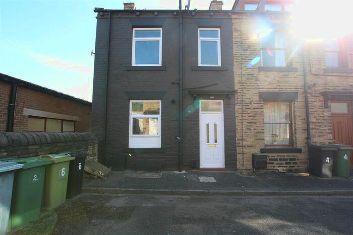 1 Bedroom Town House To Rent In Alice Street, Cleckheaton, BD19