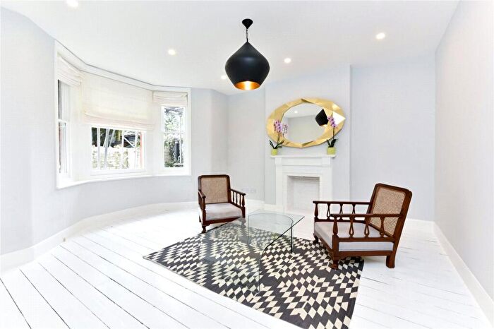 2 Bedroom Apartment To Rent In Albert Bridge Road, Battersea, London, SW11