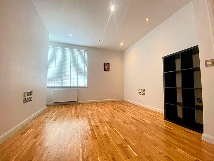 1 Bedroom Flat To Rent In Warple Way, Acton, W3