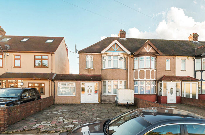 3 Bedroom End Of Terrace House For Sale In Danbury Road, Rainham, RM13