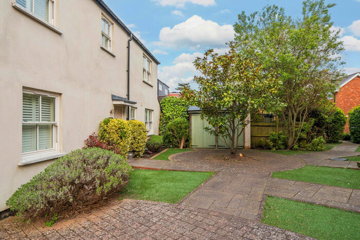 1 Bedroom Flat To Rent In Weybridge, Surrey, KT13