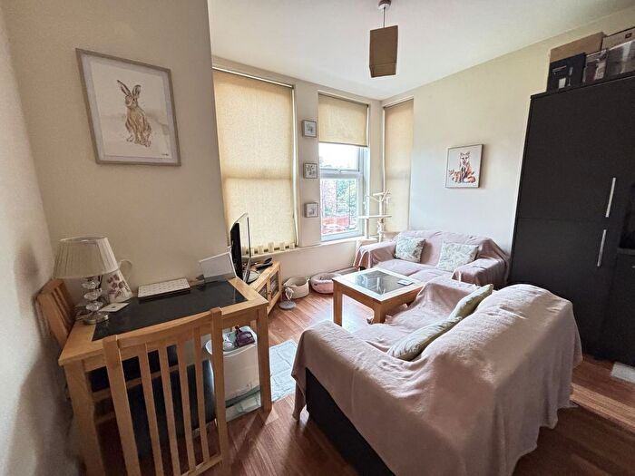 1 Bedroom Flat To Rent In Brudenell Grove, Leeds, LS6