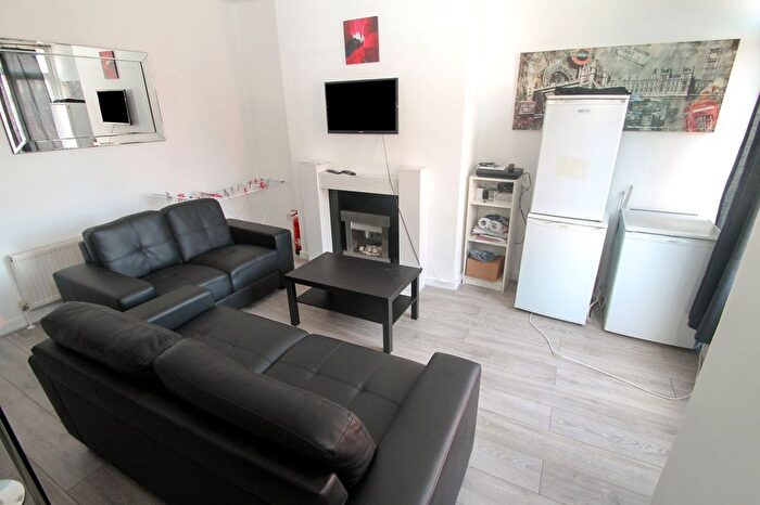 3 Bedroom Terraced House To Rent In Lumley Avenue, Leeds, West Yorkshire, LS4