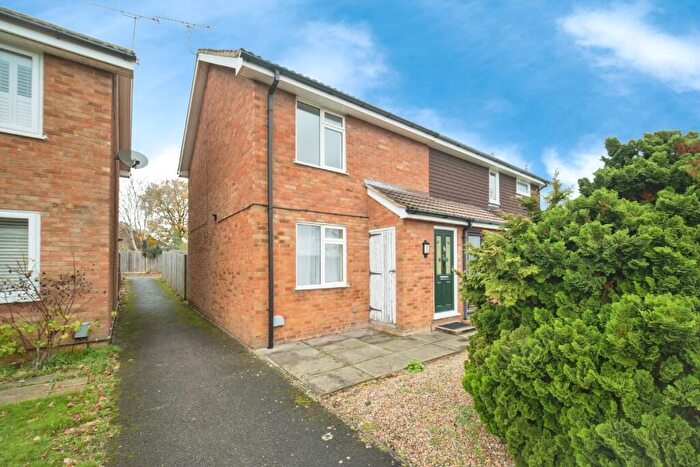 2 Bedroom Semi Detached House For Sale In Buckingham Way, GU16