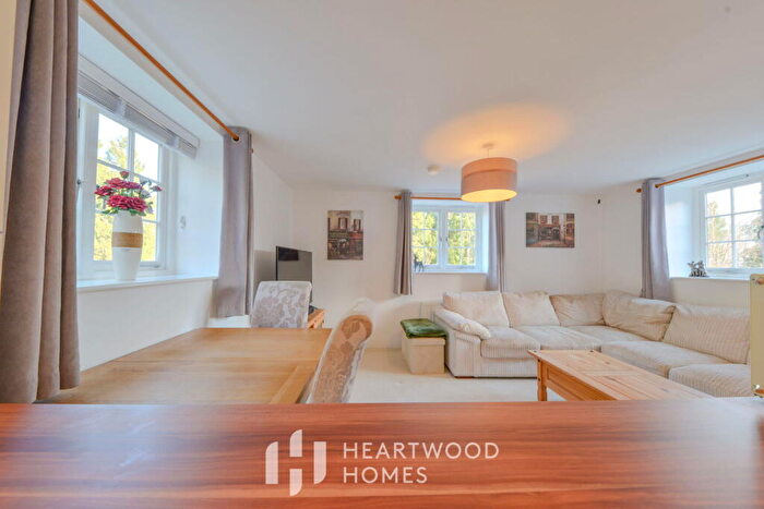 1 Bedroom Apartment For Sale In Little Night Leys Court, Napsbury, AL2