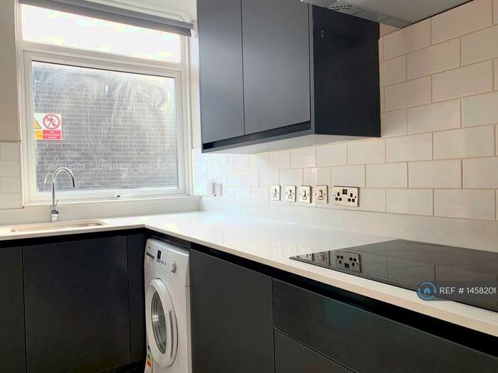 4 Bedroom Flat To Rent In Bethnal Green Road, London, E2