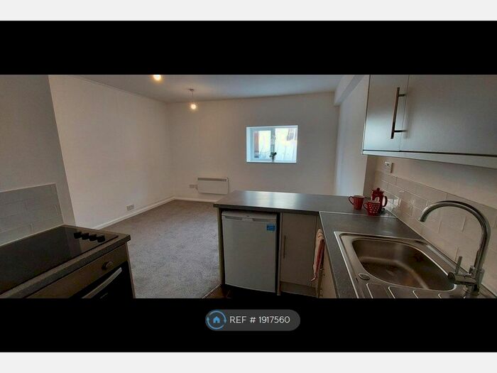 1 Bedroom Flat To Rent In Kingston Court, Cannock, WS11